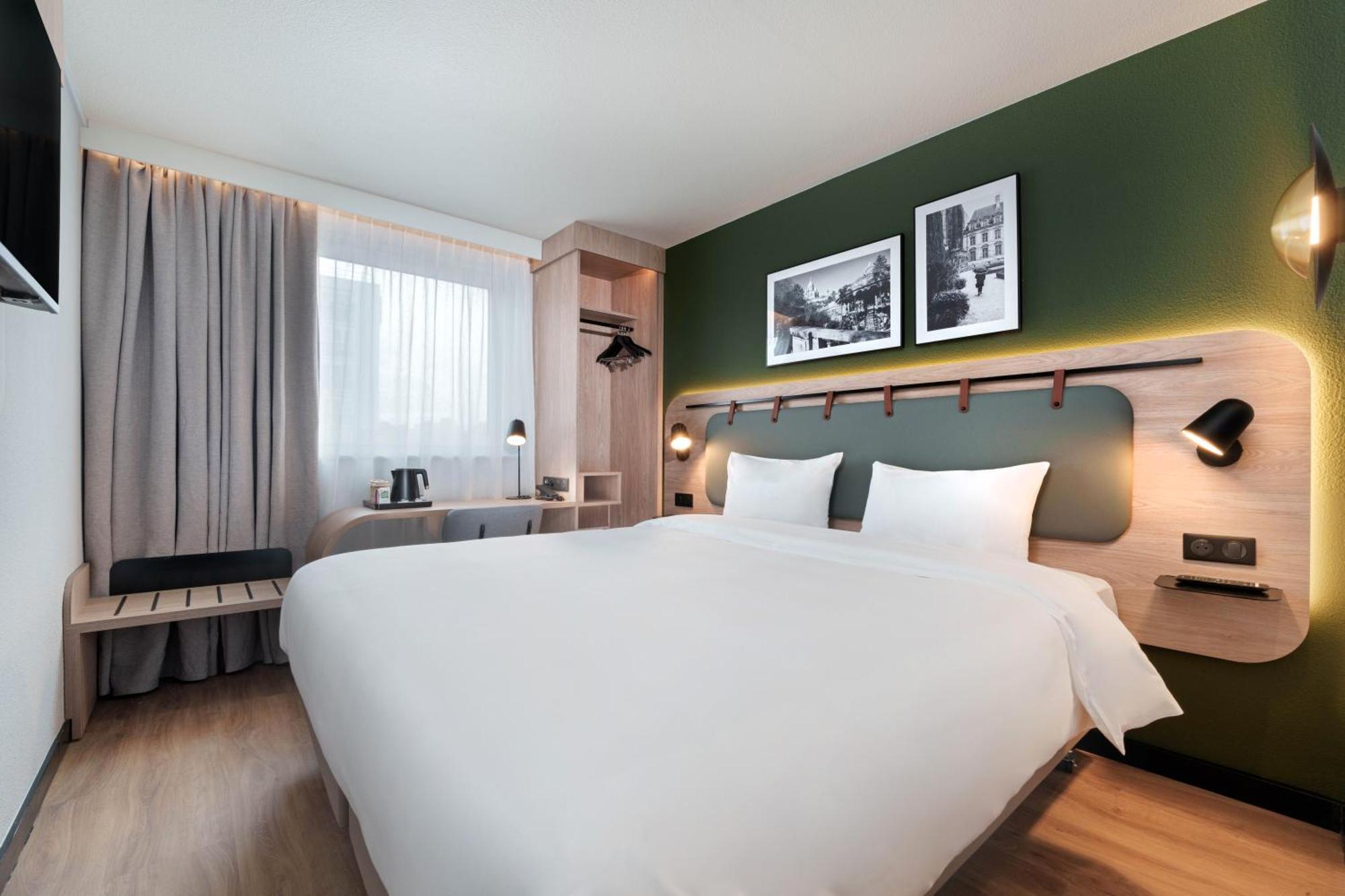 Hotel Campanile Paris Ouest - Boulogne Exterior foto
